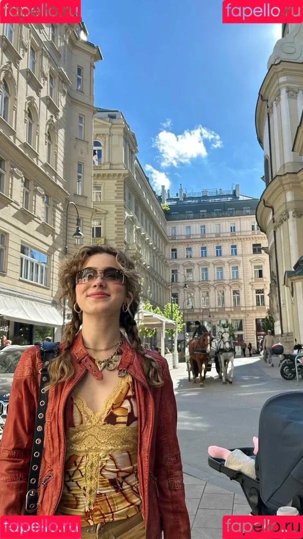 Haley Lu Richardson / haleyluhoo Onlyfans Photo Gallery 