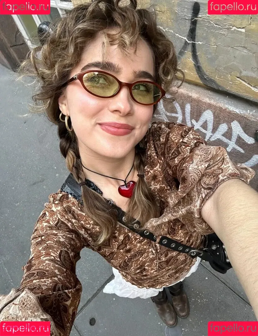 Haley Lu Richardson / haleyluhoo Onlyfans Photo Gallery 