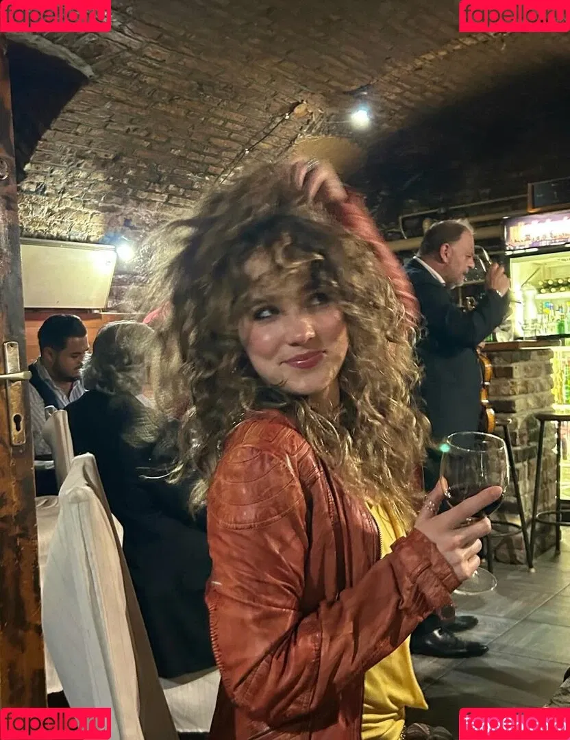 Haley Lu Richardson / haleyluhoo Onlyfans Photo Gallery 