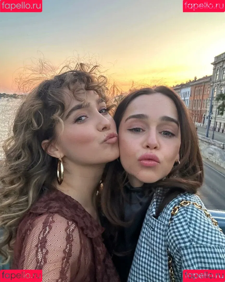 Haley Lu Richardson / haleyluhoo Onlyfans Photo Gallery 