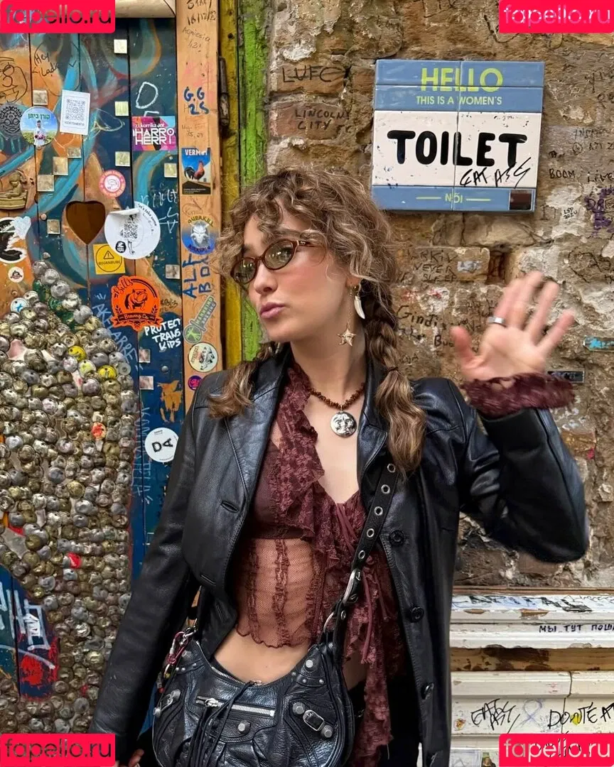 Haley Lu Richardson / haleyluhoo Onlyfans Photo Gallery 