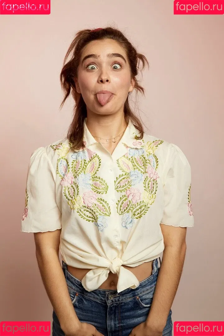 Haley Lu Richardson / haleyluhoo Onlyfans Photo Gallery 