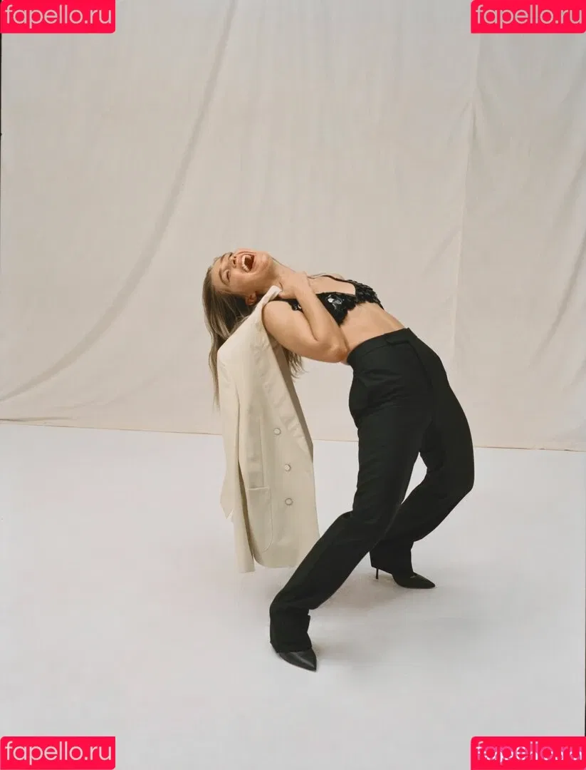 Haley Lu Richardson / haleyluhoo Onlyfans Photo Gallery 