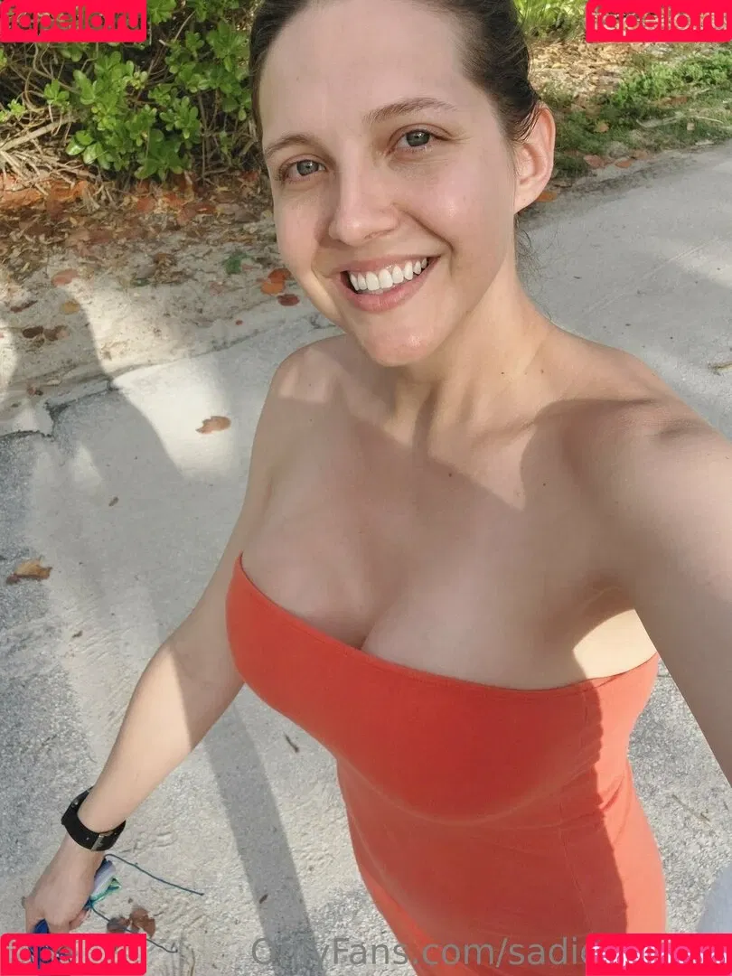 sadieholmes / sluttysadieholmes Onlyfans Photo Gallery 