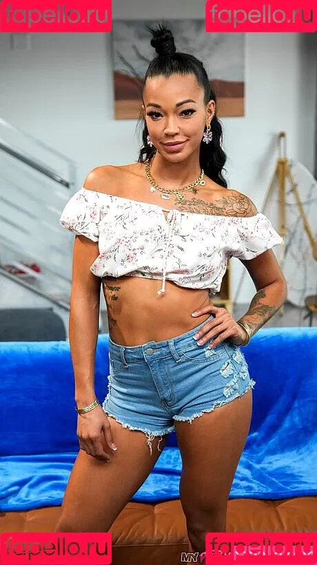 Harley Dean / TooooMuchAtOnce / harleydean / realharleyydean Onlyfans Photo Gallery 