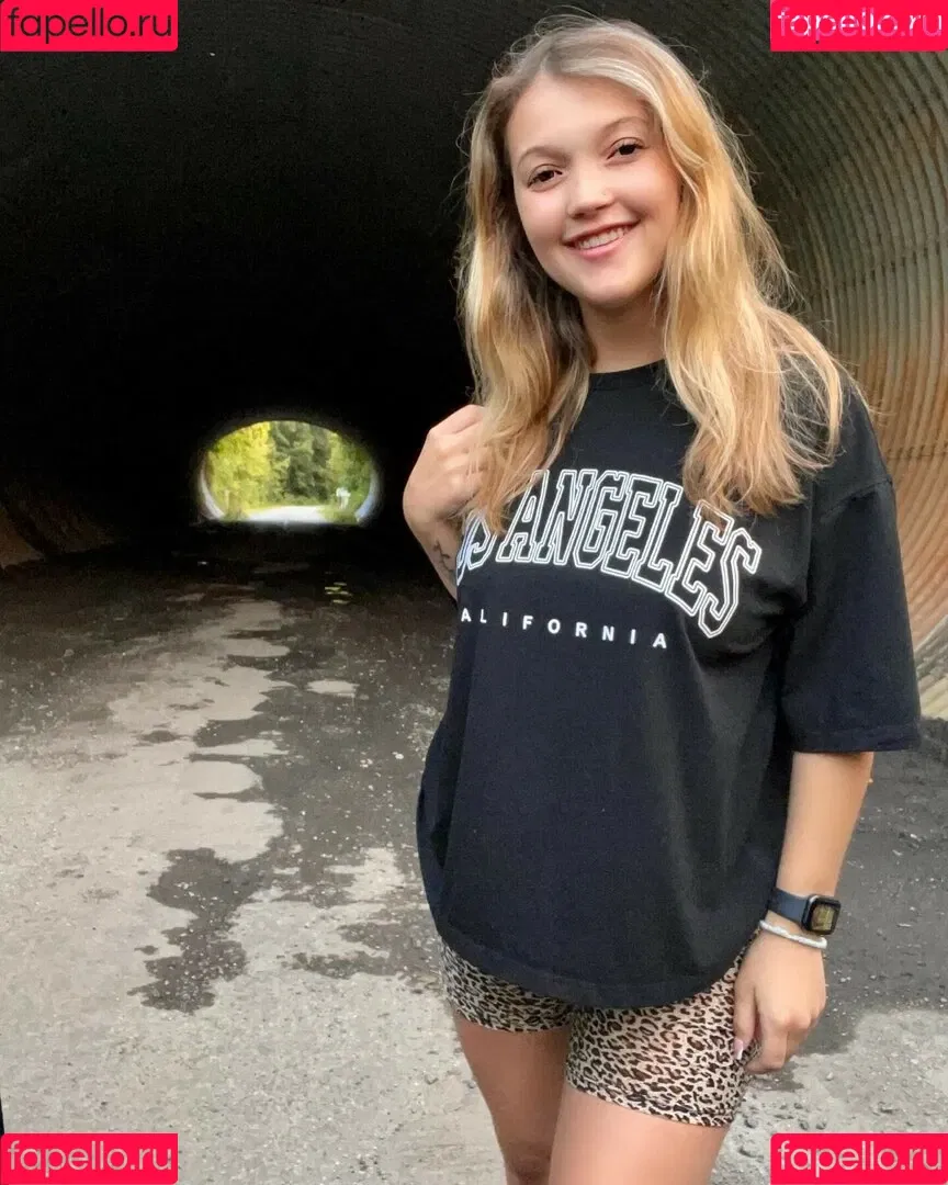 KristenHanesss / kristenhaness / kristennnhaness Onlyfans Photo Gallery 