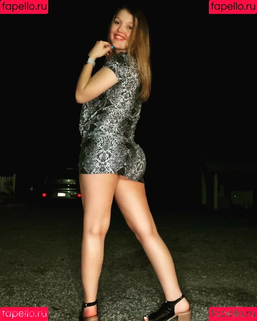 KristenHanesss / kristenhaness / kristennnhaness Onlyfans Photo Gallery 