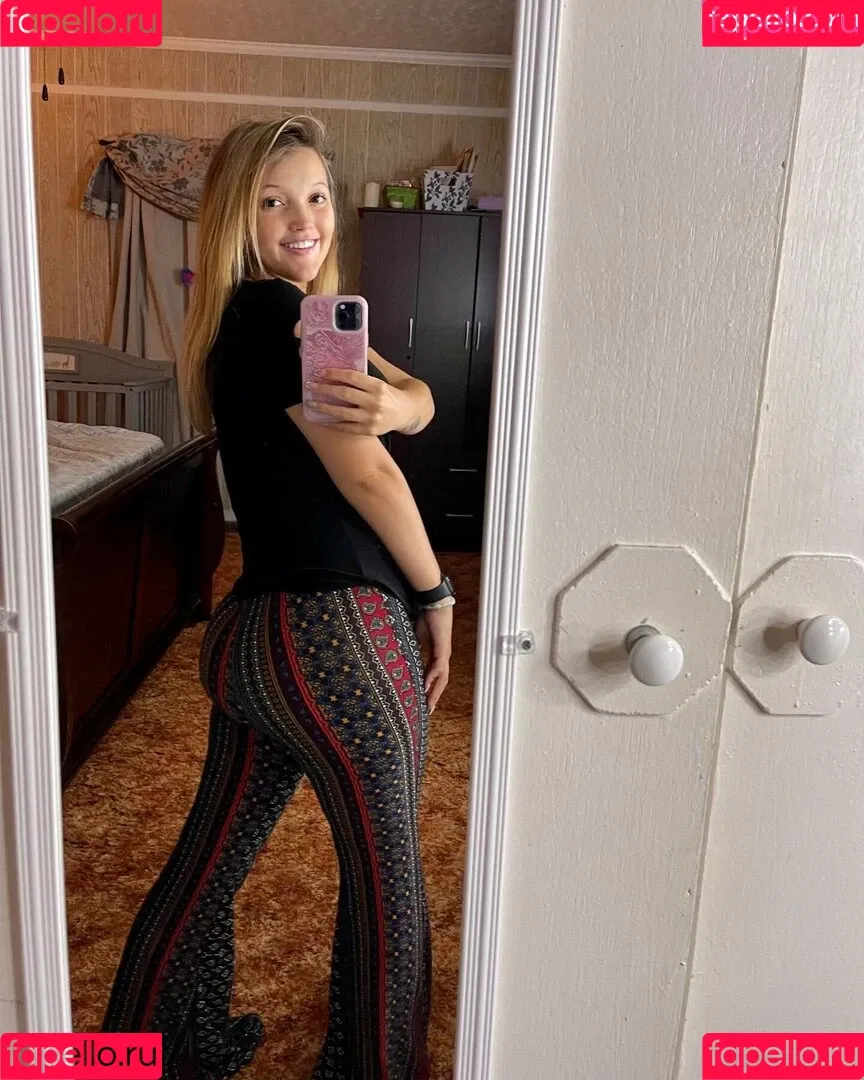 KristenHanesss / kristenhaness / kristennnhaness Onlyfans Photo Gallery 