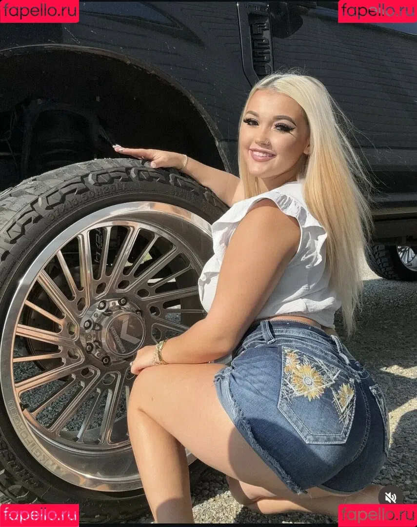 KristenHanesss / kristenhaness / kristennnhaness Onlyfans Photo Gallery 