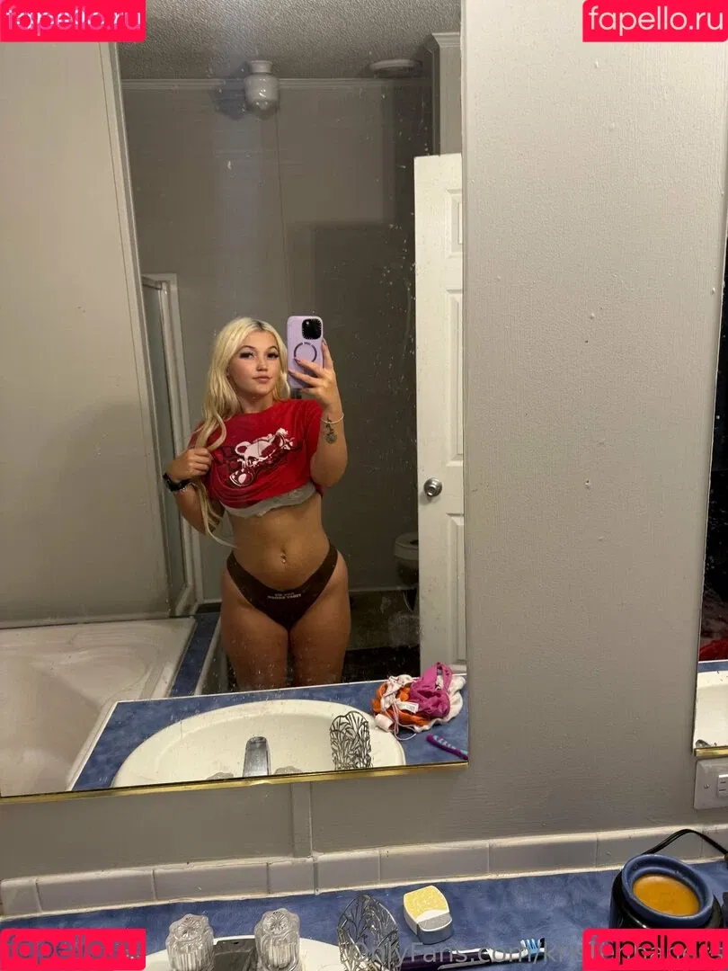 KristenHanesss / kristenhaness / kristennnhaness Onlyfans Photo Gallery 
