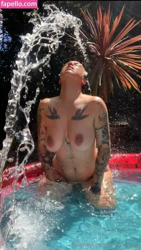 helencorday / liandradahl Onlyfans Photo Gallery 