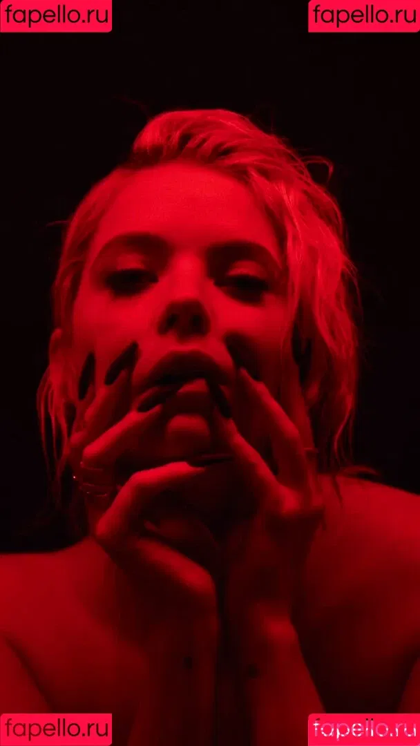AshBenzo / Ashley Benson / ashley_benson1 / ashleybenson Onlyfans Photo Gallery 