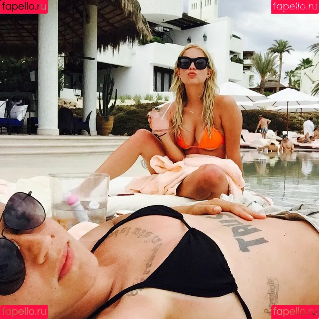 AshBenzo / Ashley Benson / ashley_benson1 / ashleybenson Onlyfans Photo Gallery 