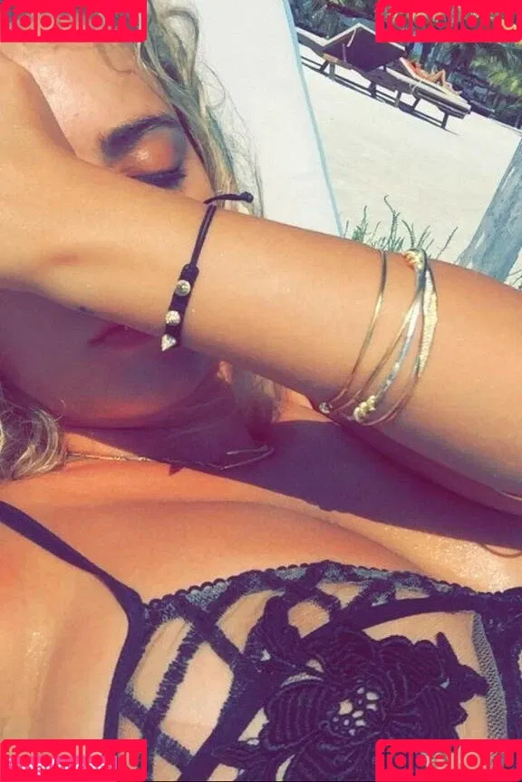 AshBenzo / Ashley Benson / ashley_benson1 / ashleybenson Onlyfans Photo Gallery 