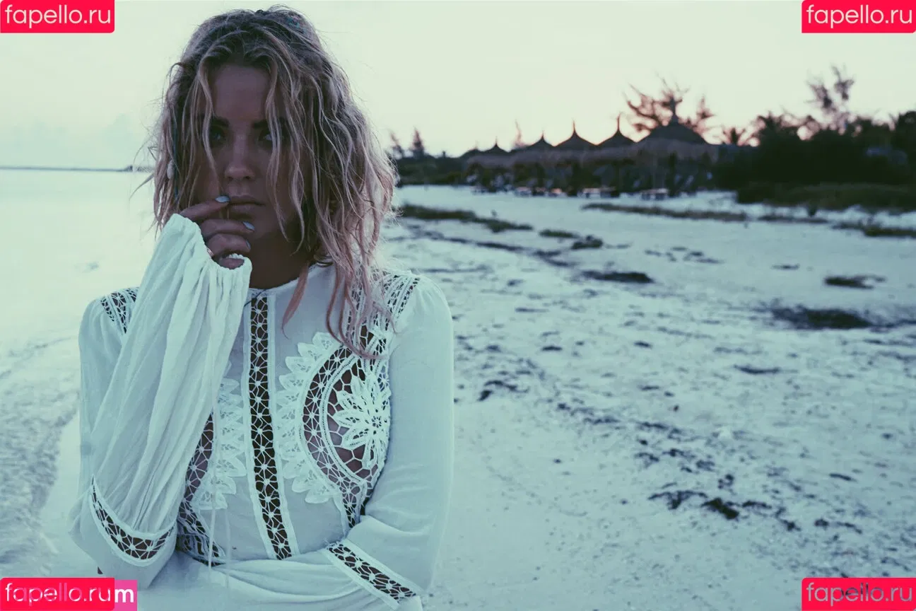 AshBenzo / Ashley Benson / ashley_benson1 / ashleybenson Onlyfans Photo Gallery 