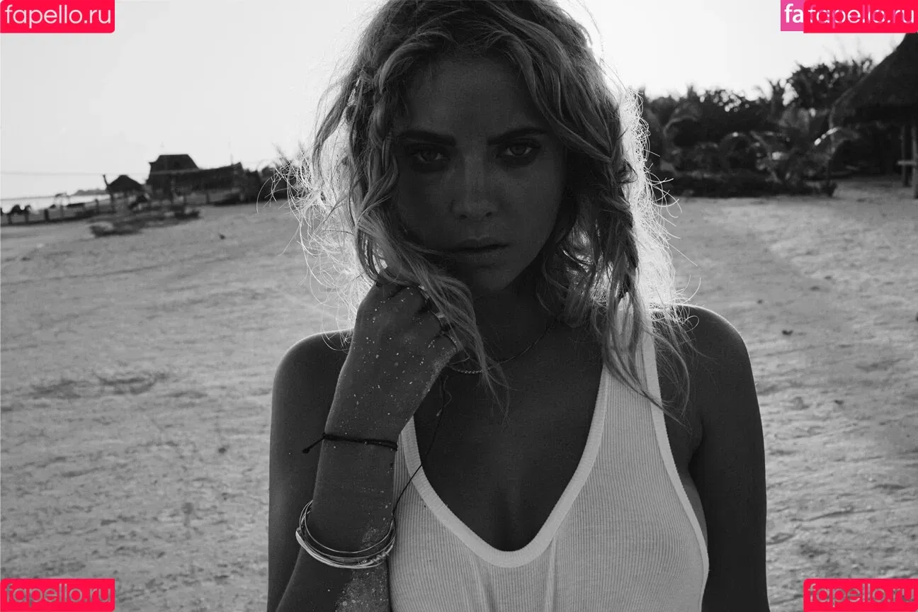 AshBenzo / Ashley Benson / ashley_benson1 / ashleybenson Onlyfans Photo Gallery 