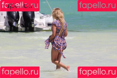 AshBenzo / Ashley Benson / ashley_benson1 / ashleybenson Onlyfans Photo Gallery 