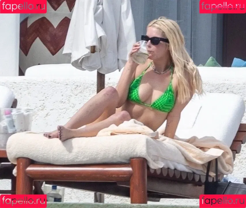 AshBenzo / Ashley Benson / ashley_benson1 / ashleybenson Onlyfans Photo Gallery 