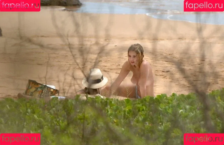 AshBenzo / Ashley Benson / ashley_benson1 / ashleybenson Onlyfans Photo Gallery 