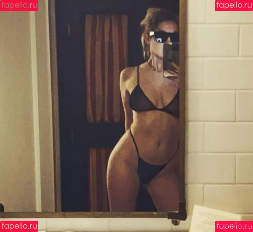 AshBenzo / Ashley Benson / ashley_benson1 / ashleybenson Onlyfans Photo Gallery 