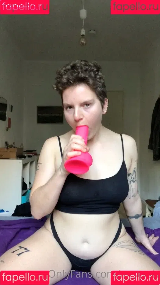 Anscvzh / Zahres / anscat88 Onlyfans Photo Gallery 