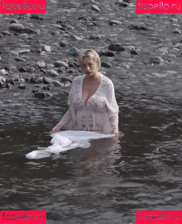 Caroline Vreeland / carolinevreeland / carovreeland Onlyfans Photo Gallery 