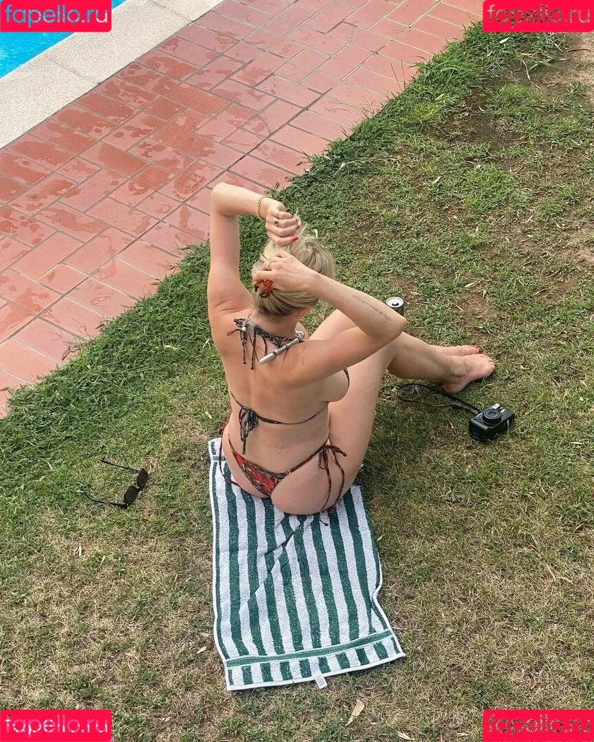 Caroline Vreeland / carolinevreeland / carovreeland Onlyfans Photo Gallery 