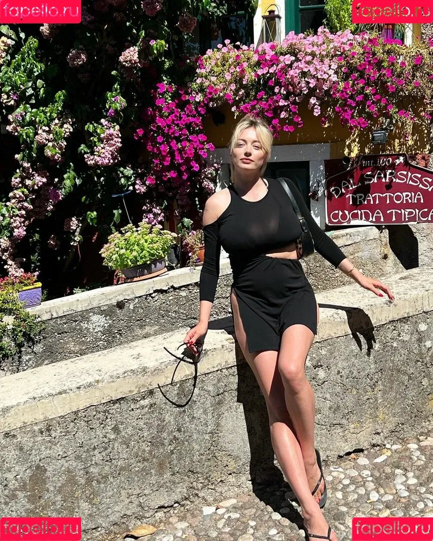 Caroline Vreeland / carolinevreeland / carovreeland Onlyfans Photo Gallery 