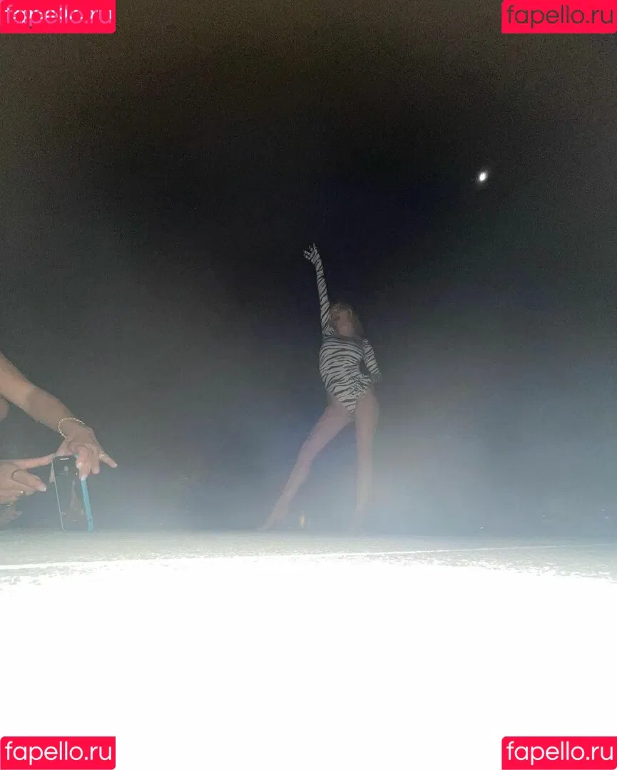 Caroline Vreeland / carolinevreeland / carovreeland Onlyfans Photo Gallery 
