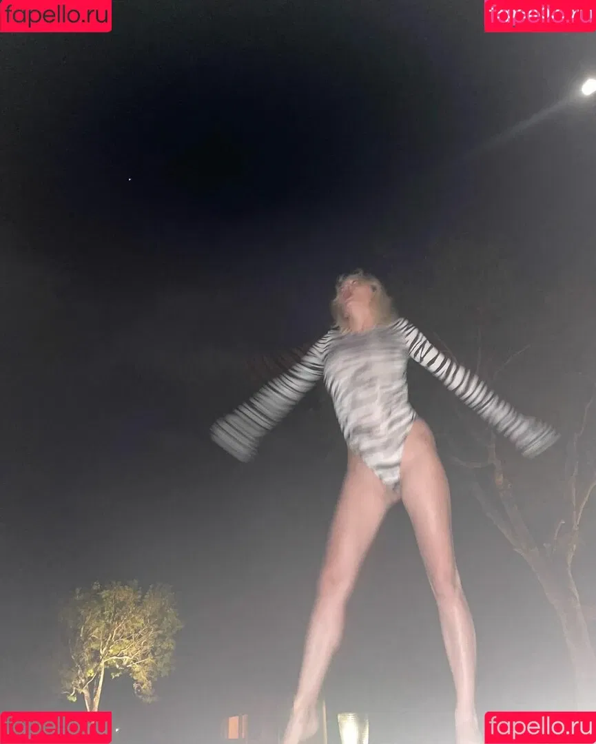 Caroline Vreeland / carolinevreeland / carovreeland Onlyfans Photo Gallery 