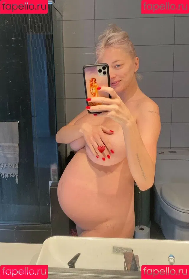 Caroline Vreeland / carolinevreeland / carovreeland Onlyfans Photo Gallery 