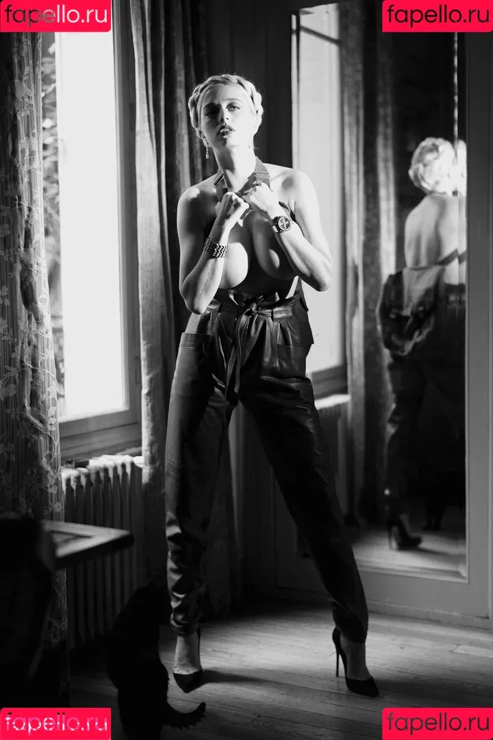 Caroline Vreeland / carolinevreeland / carovreeland Onlyfans Photo Gallery 