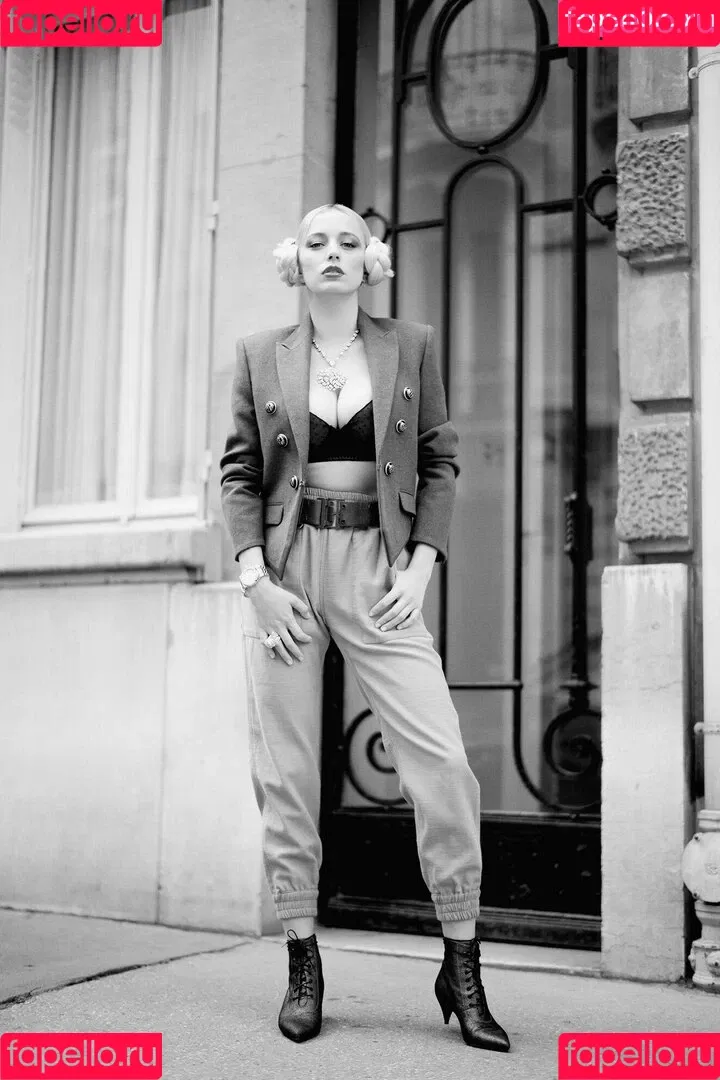 Caroline Vreeland / carolinevreeland / carovreeland Onlyfans Photo Gallery 