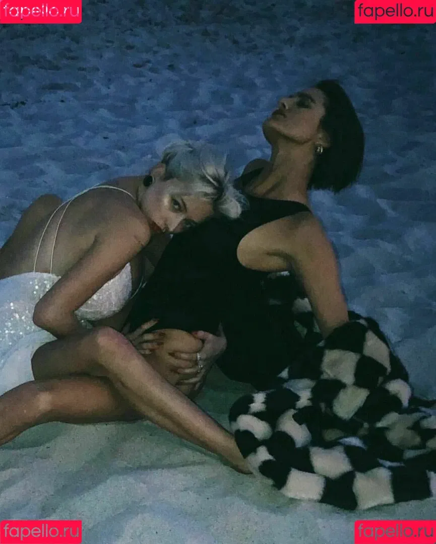 Caroline Vreeland / carolinevreeland / carovreeland Onlyfans Photo Gallery 