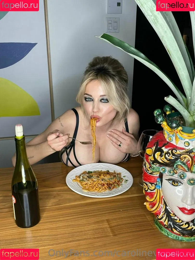 Caroline Vreeland / carolinevreeland / carovreeland Onlyfans Photo Gallery 