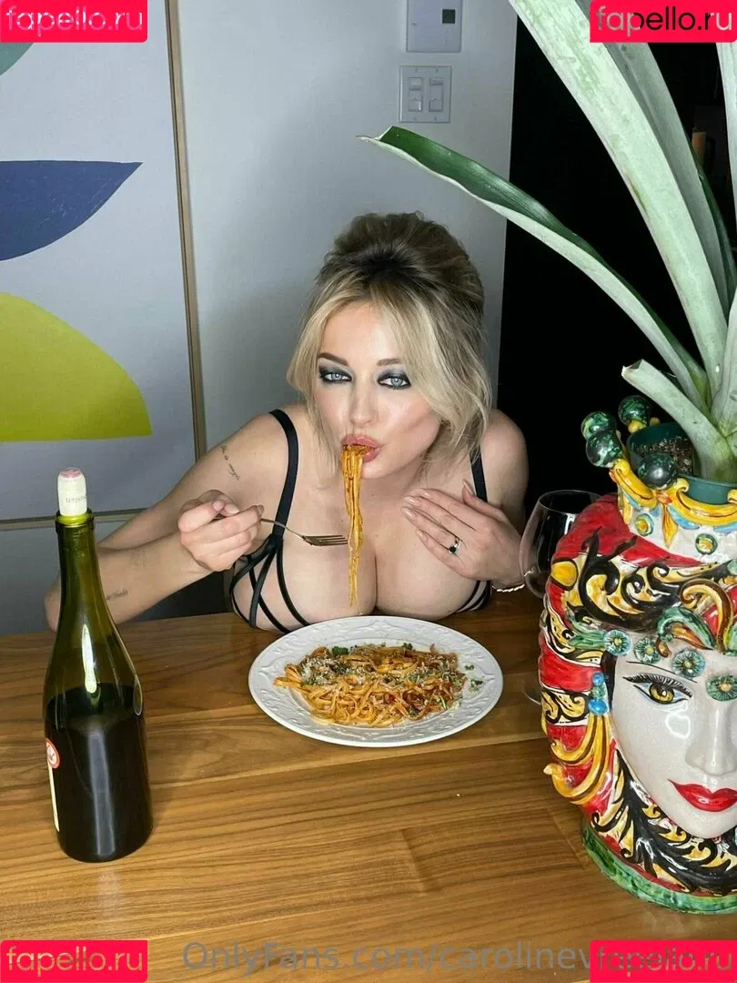 Caroline Vreeland / carolinevreeland / carovreeland Onlyfans Photo Gallery 