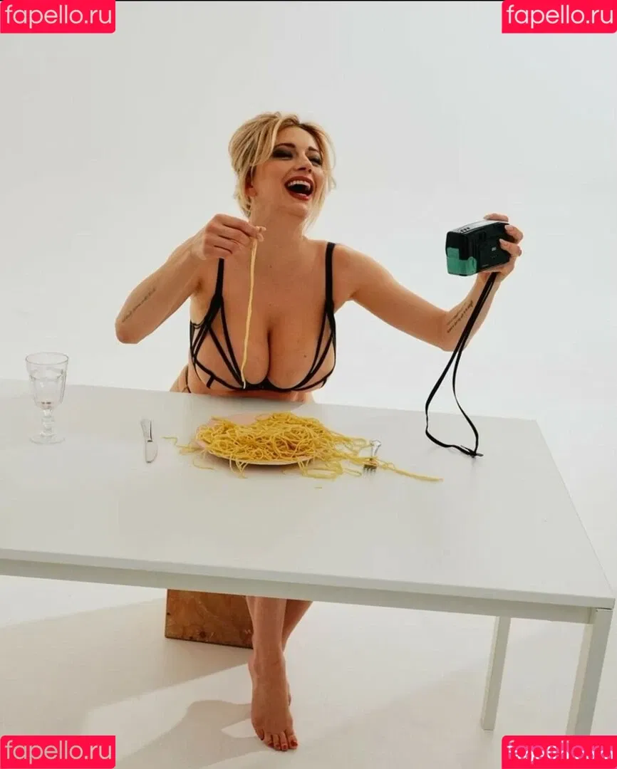 Caroline Vreeland / carolinevreeland / carovreeland Onlyfans Photo Gallery 