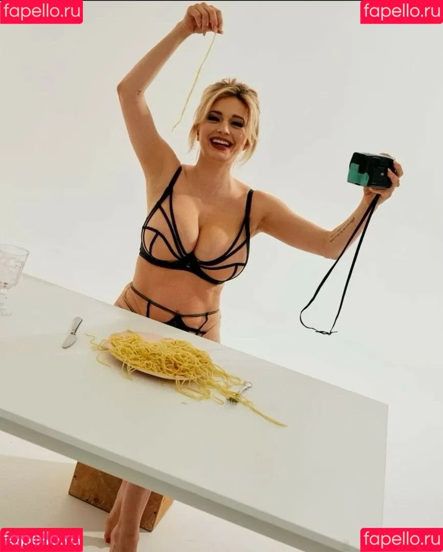 Caroline Vreeland / carolinevreeland / carovreeland Onlyfans Photo Gallery 