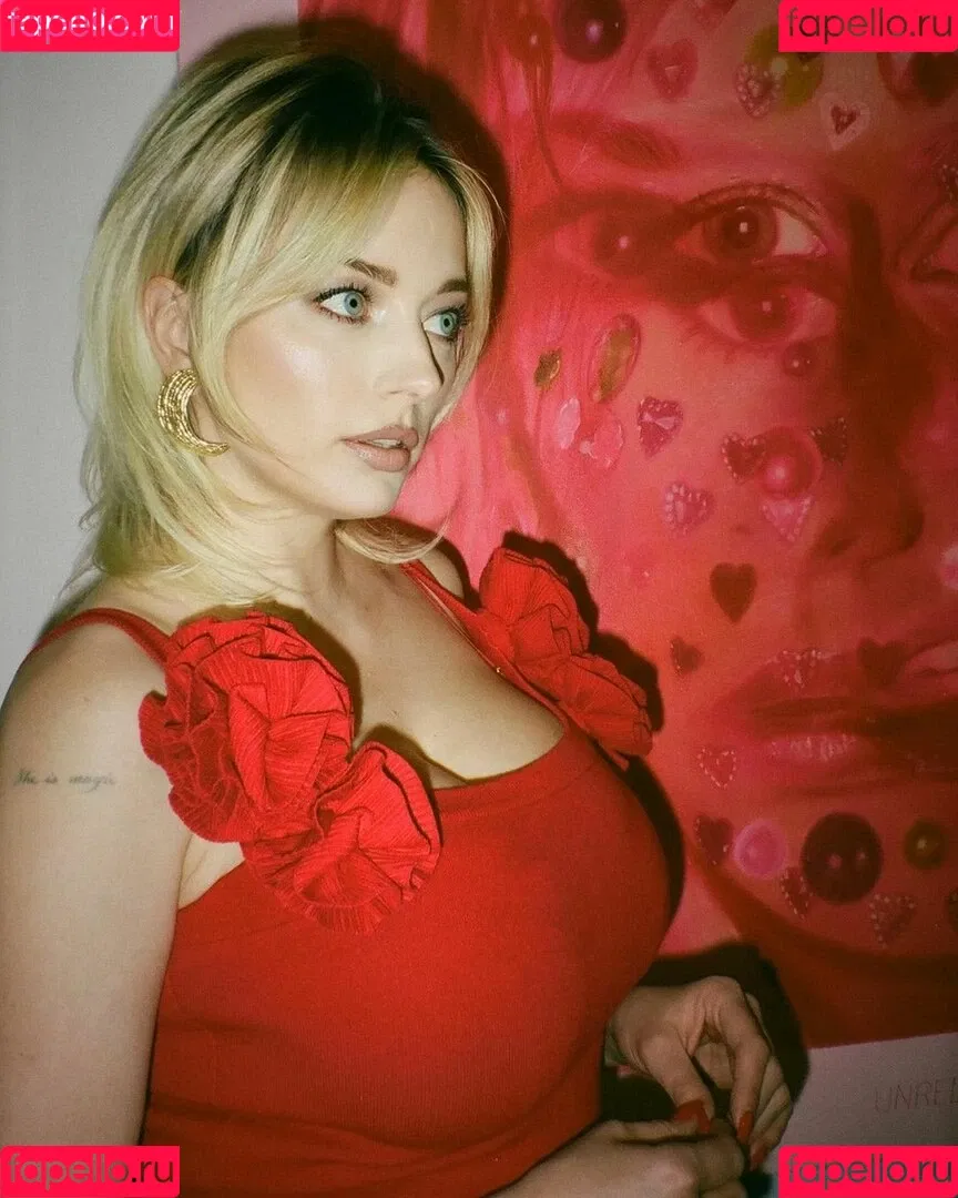 Caroline Vreeland / carolinevreeland / carovreeland Onlyfans Photo Gallery 