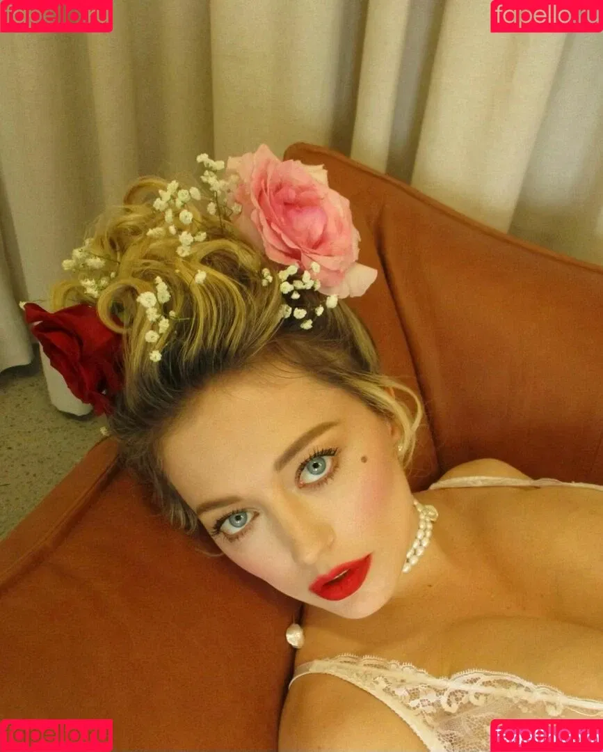 Caroline Vreeland / carolinevreeland / carovreeland Onlyfans Photo Gallery 