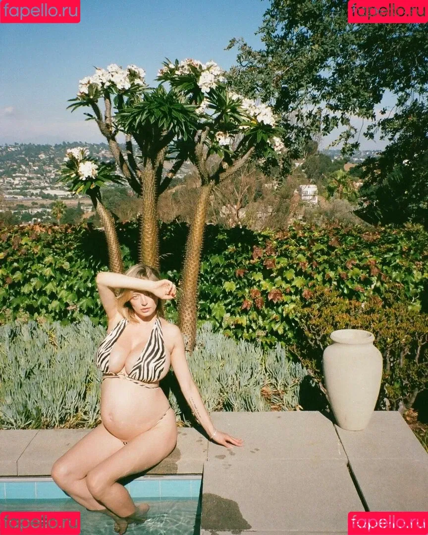 Caroline Vreeland / carolinevreeland / carovreeland Onlyfans Photo Gallery 