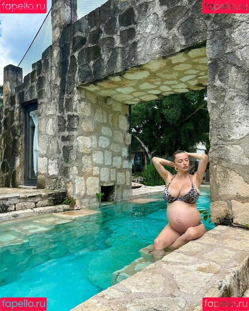 Caroline Vreeland / carolinevreeland / carovreeland Onlyfans Photo Gallery 