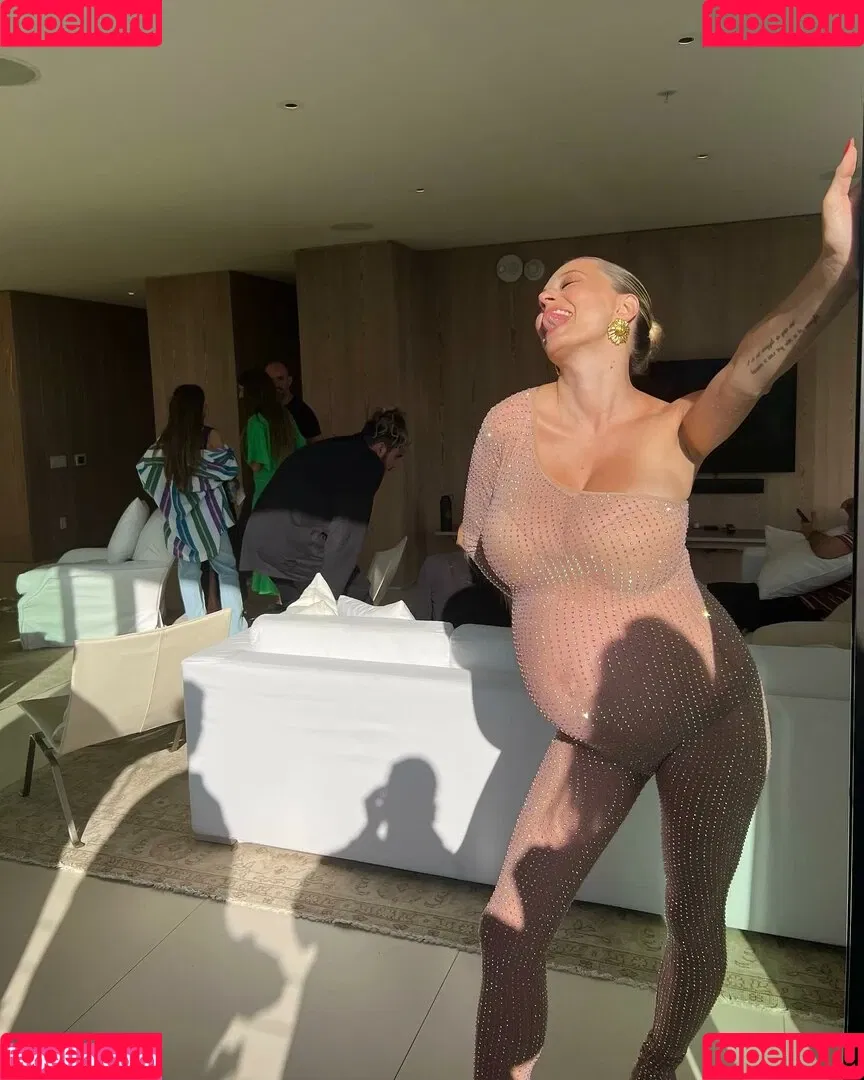 Caroline Vreeland / carolinevreeland / carovreeland Onlyfans Photo Gallery 