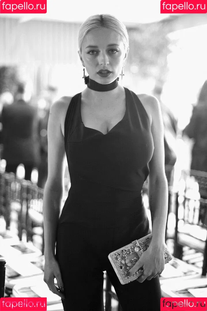 Caroline Vreeland / carolinevreeland / carovreeland Onlyfans Photo Gallery 
