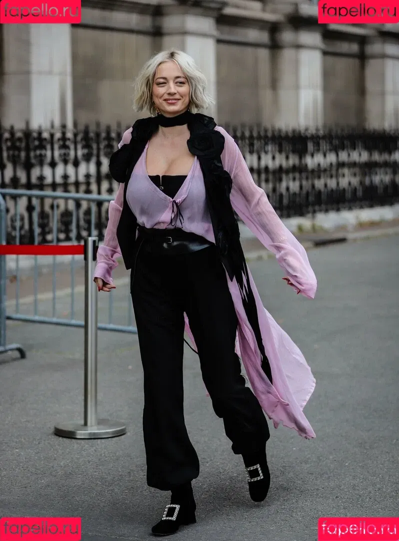 Caroline Vreeland / carolinevreeland / carovreeland Onlyfans Photo Gallery 
