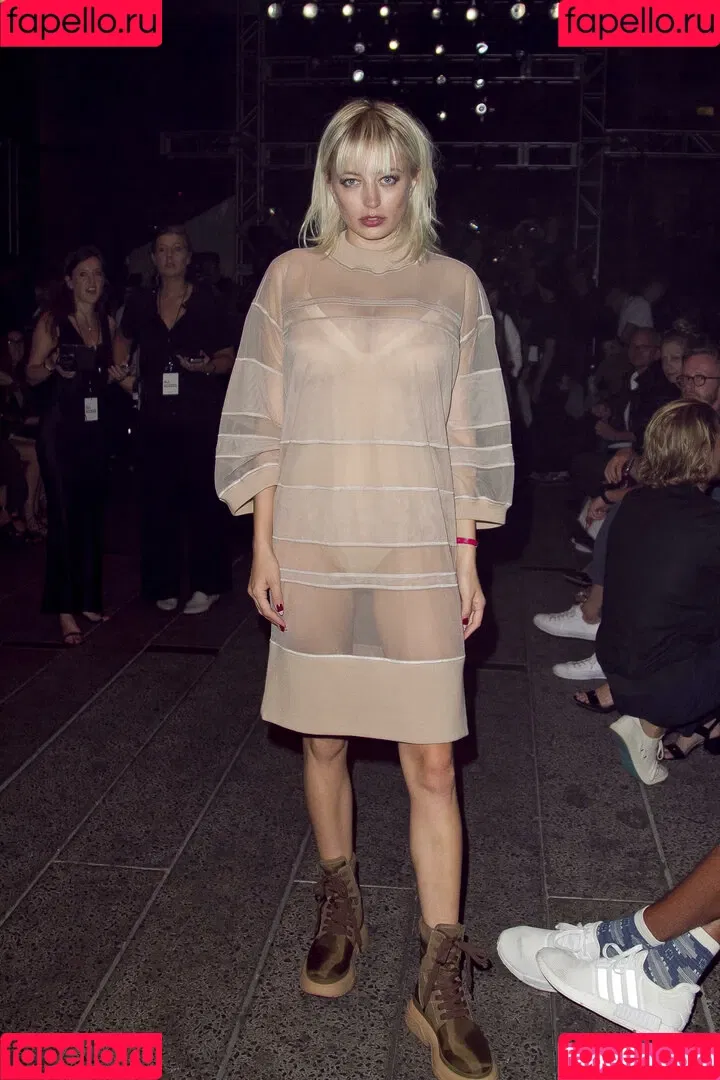 Caroline Vreeland / carolinevreeland / carovreeland Onlyfans Photo Gallery 
