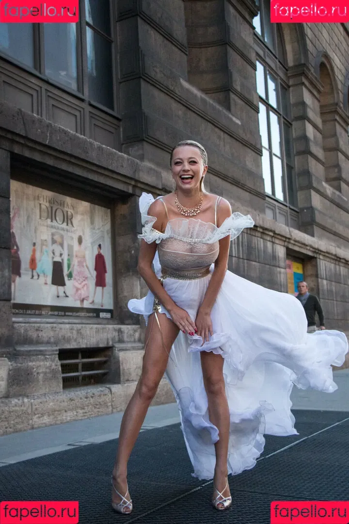 Caroline Vreeland / carolinevreeland / carovreeland Onlyfans Photo Gallery 