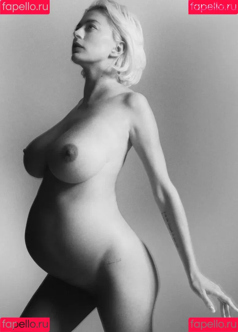 Caroline Vreeland / carolinevreeland / carovreeland Onlyfans Photo Gallery 