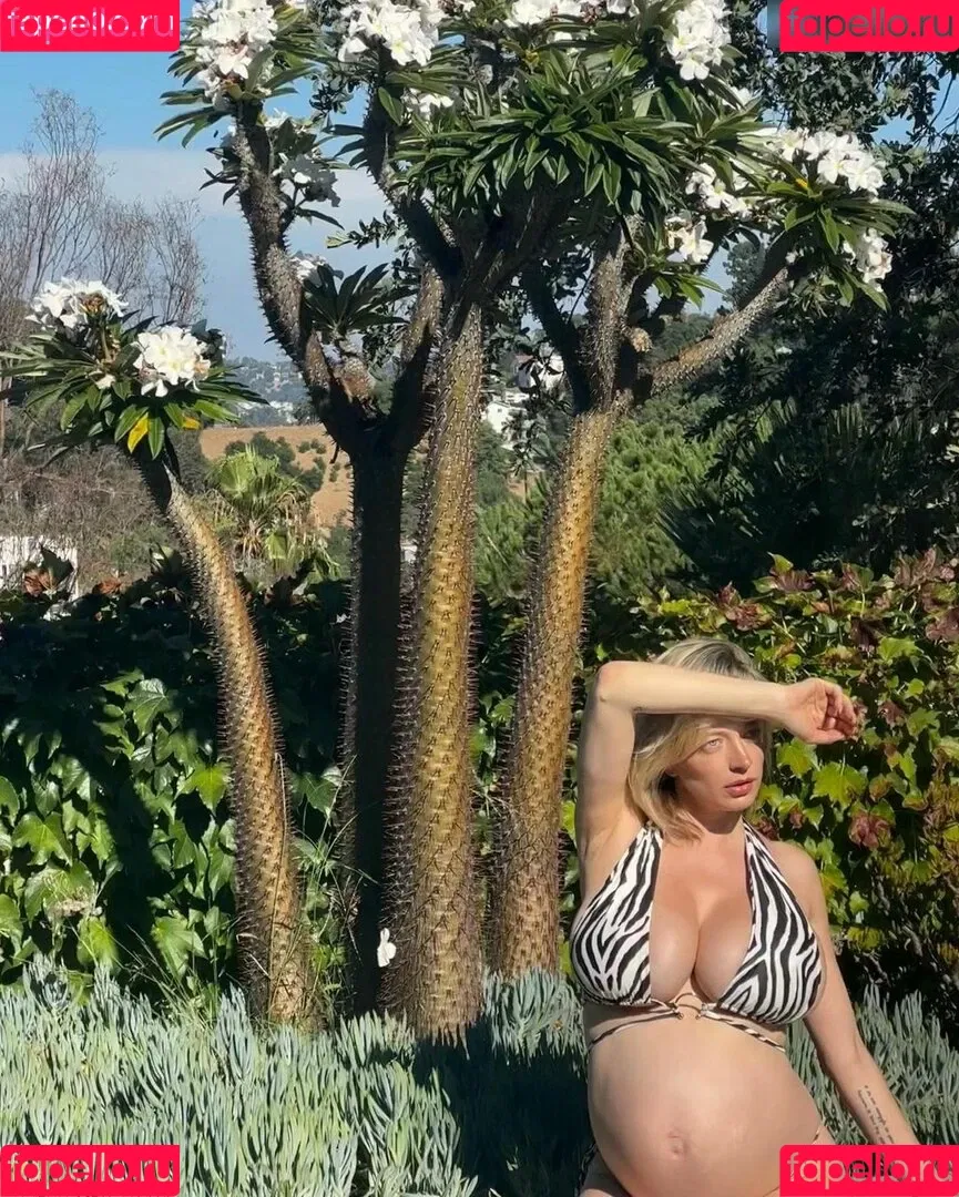 Caroline Vreeland / carolinevreeland / carovreeland Onlyfans Photo Gallery 