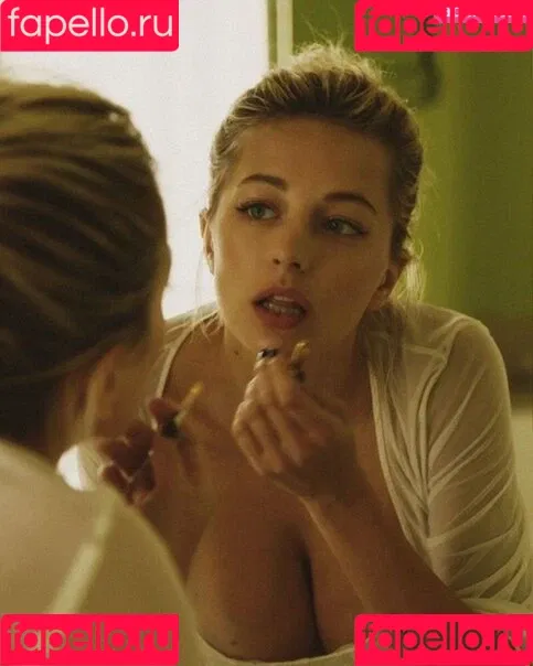 Caroline Vreeland / carolinevreeland / carovreeland Onlyfans Photo Gallery 